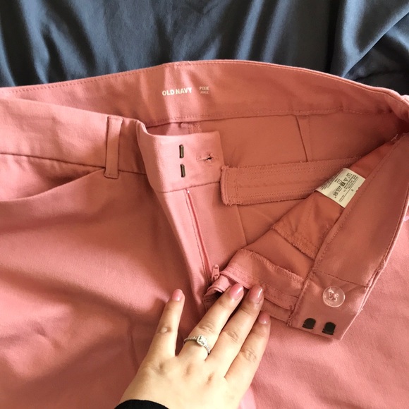 Old navy 🍑 pixie pants - Picture 3 of 4